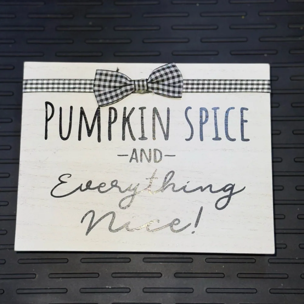 Fall accent table decor - Picture 1 of 3